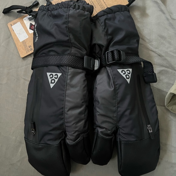 Nike ACG Other - Nike ACG Goretex Prima Loft Mittens